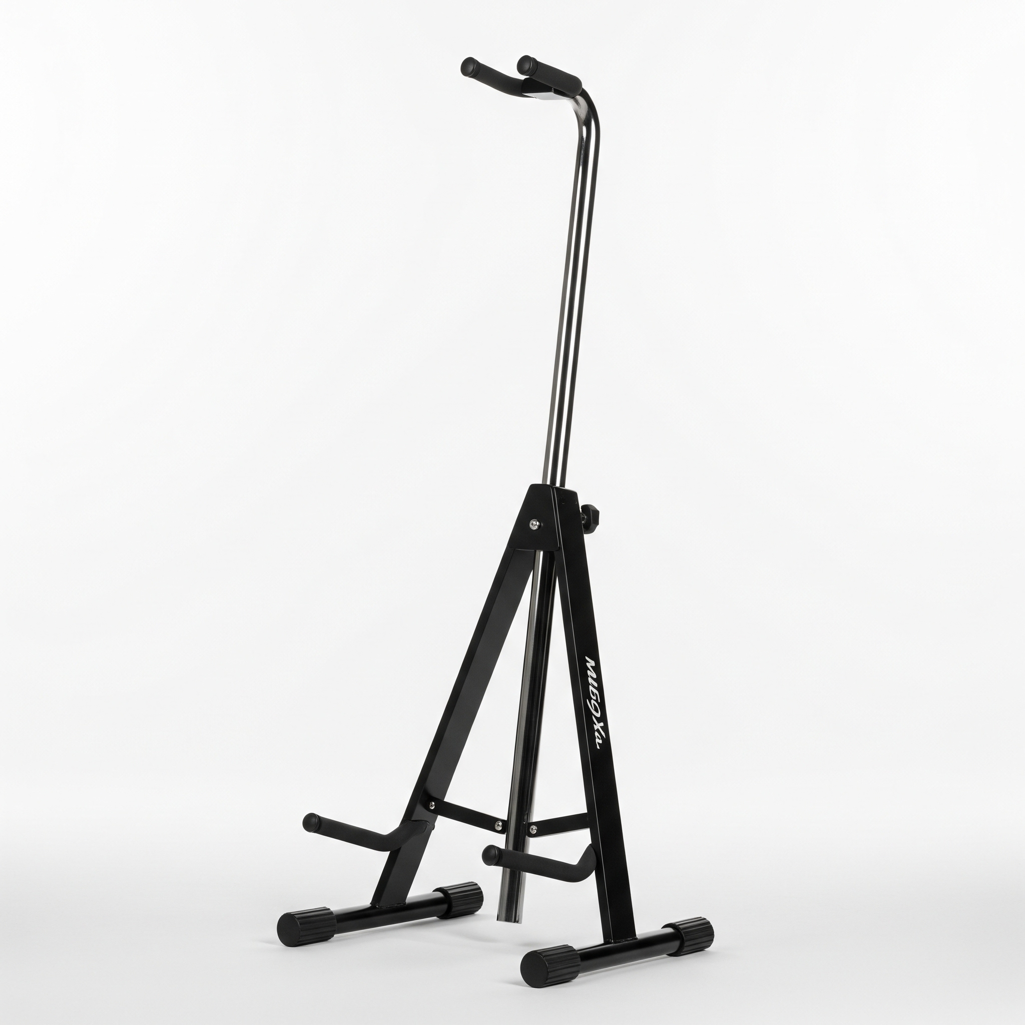 Ein moderner, leerer Wandhalter für Gitarren - der Silent Shredder 'Whisper'